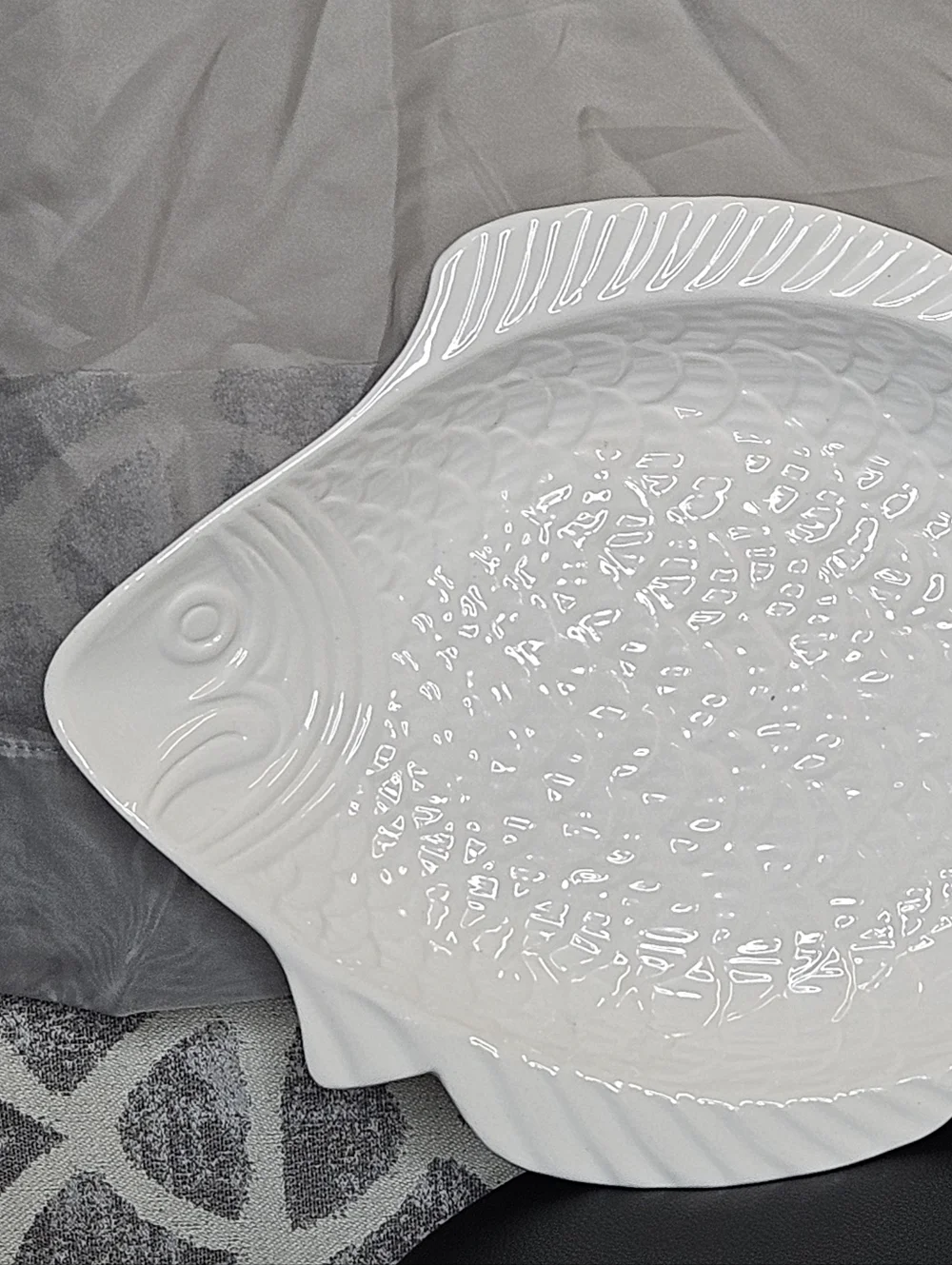 Vintage Calif USA 589 White Ceramic Fish Platter MCM Coastal Seafoid Servewear
